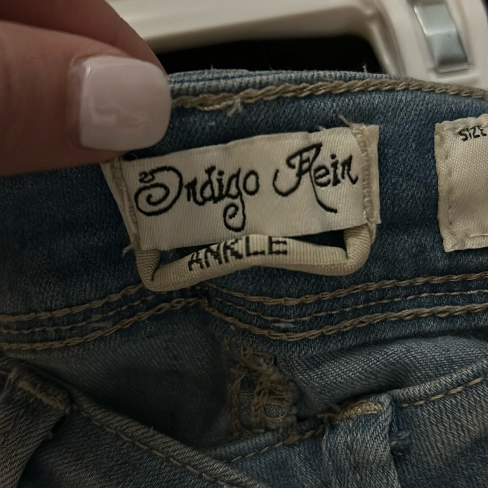 Distressed Jeans - Picture 4 of 7